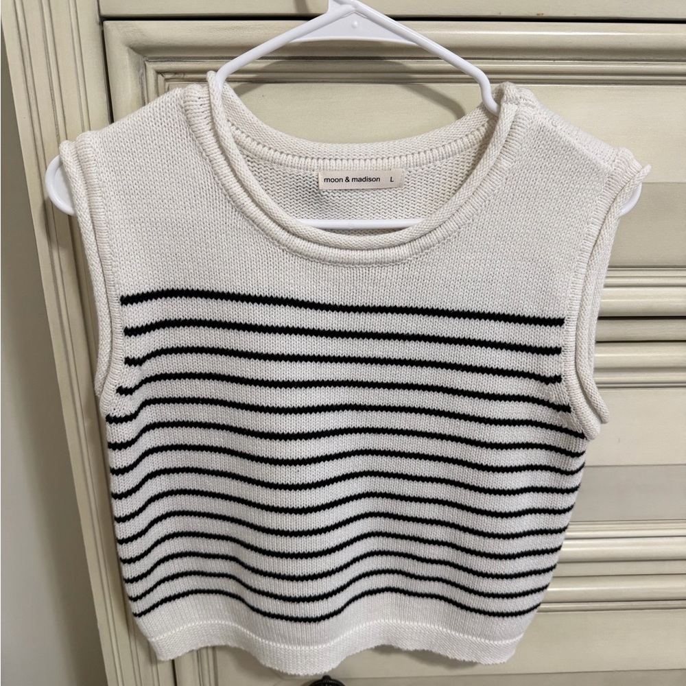 Moon & Madison Sleeveless Sweater